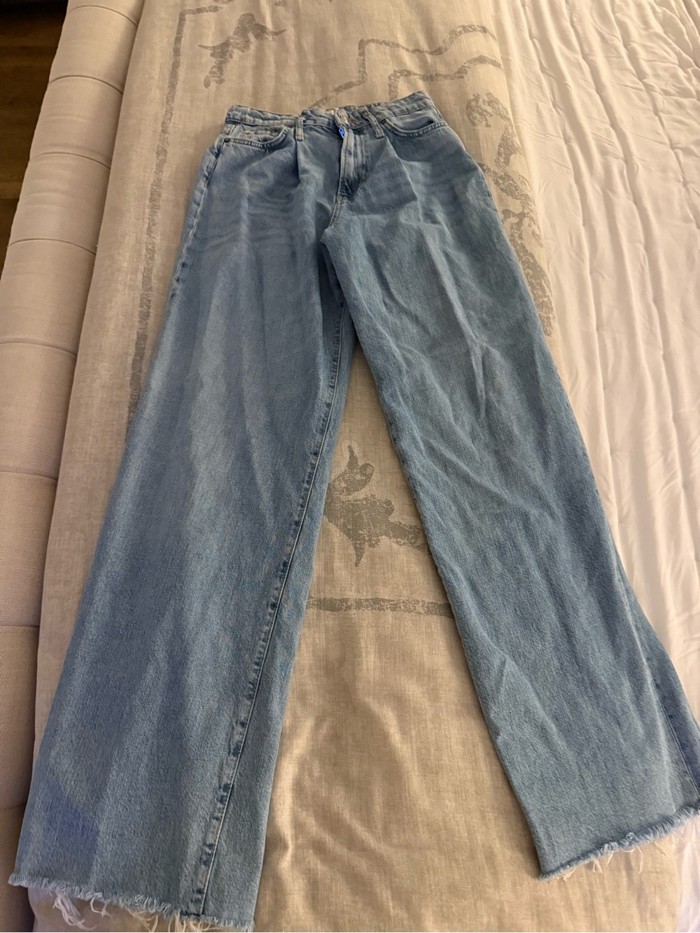 Zara Light Blue Wide-Leg Frayed Hem Jeans